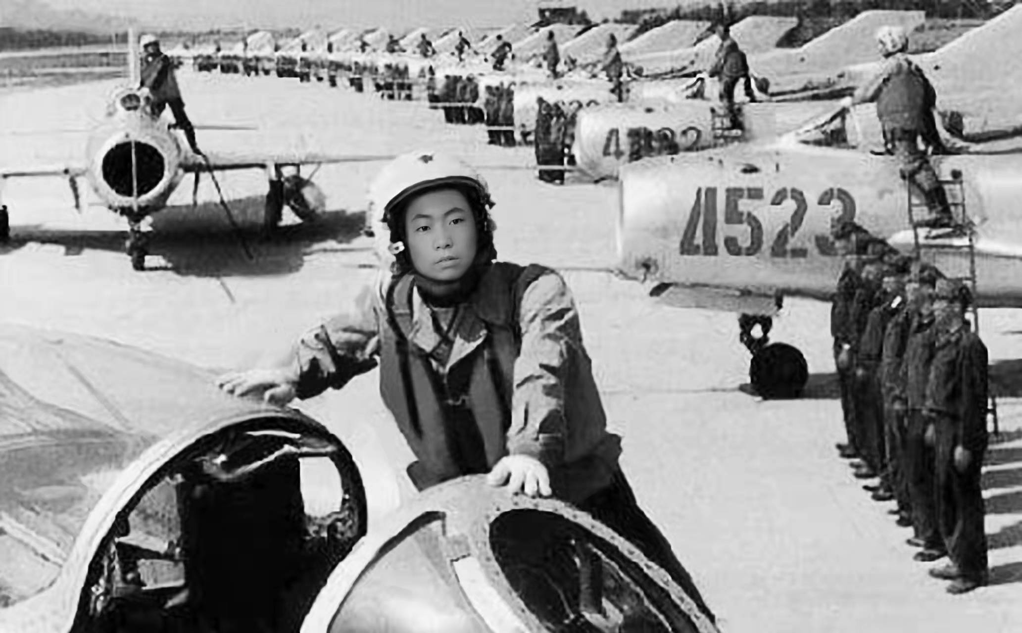 红色传承，翱翔蓝天——记中国人民解放军第四航空学校毕业生郝文武的红色传承之路
